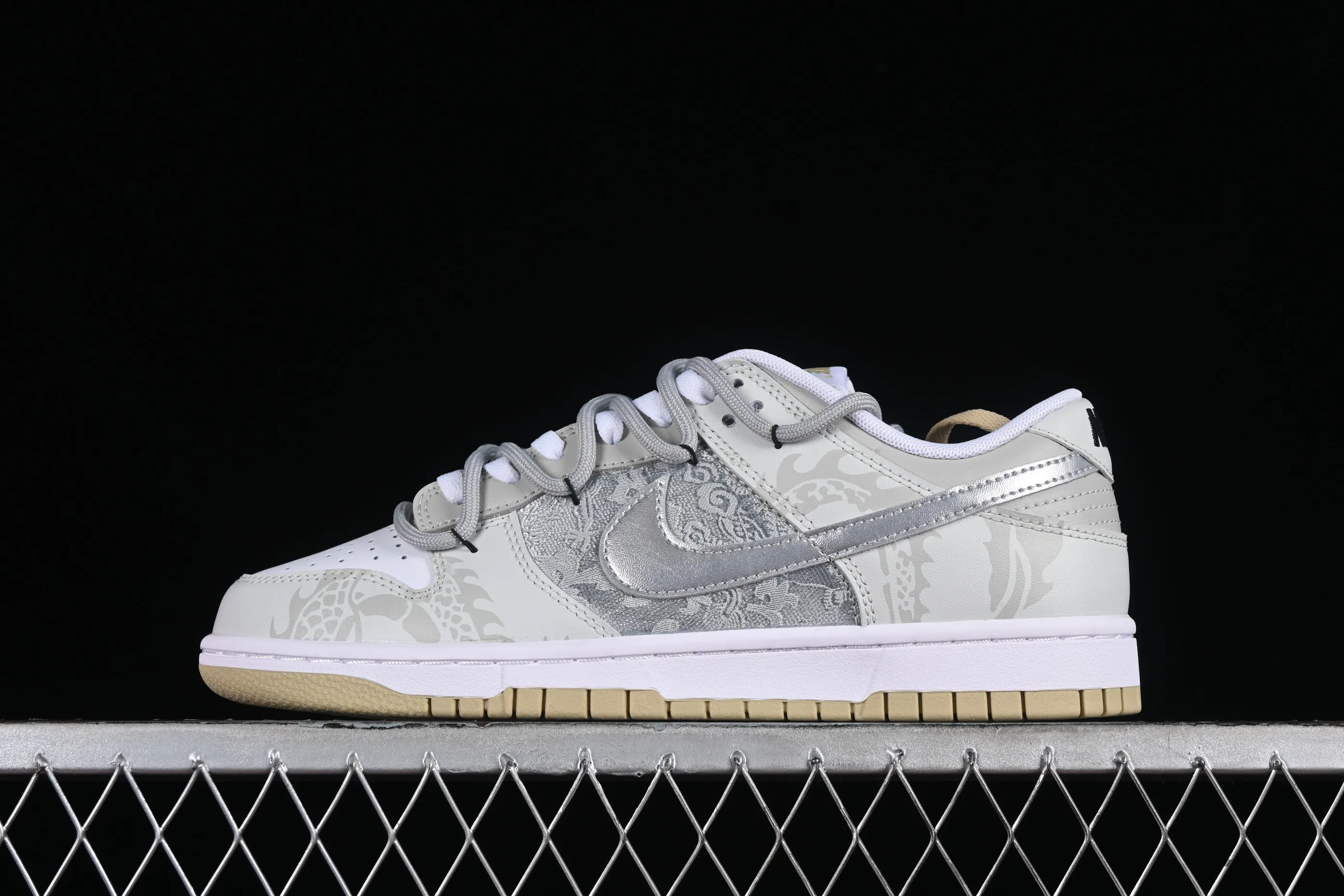 All categories Nk SB Dunk series Nk SB Dunk Low low-top sneakers Nk Dunk Low Year of the Dragon limited edition Yinlong silk patch SB strap low-top casual sneakers DV0833-100